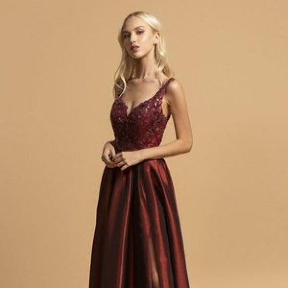 NEW FORMAL SLEEVELESS A-LINE GOWN W/ V-NECKLINE & SEQUINS EMBROIDERY AS L2241